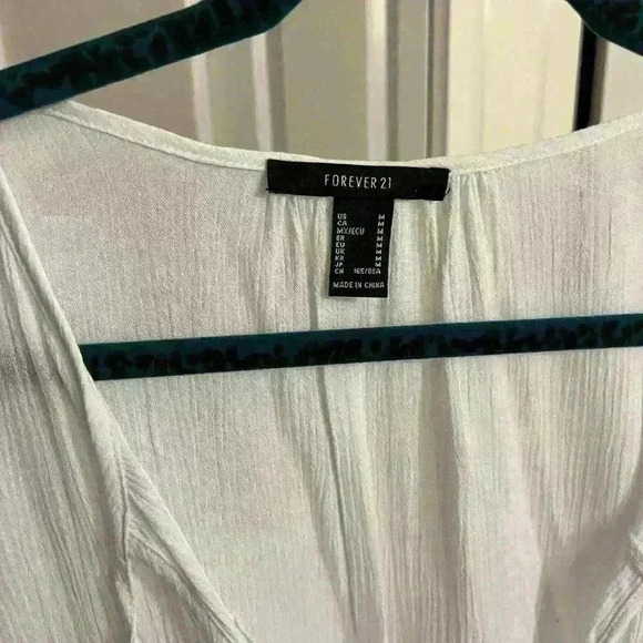 Forever 21 top tshirt crop top - Picture 2 of 5